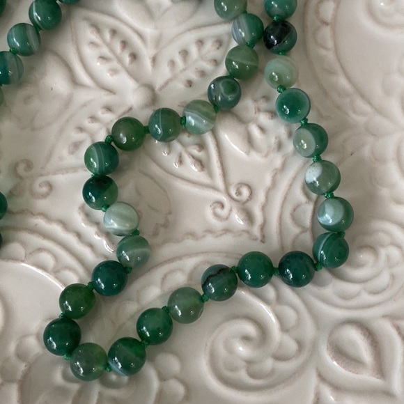 Hand Crafted Genuine Agate Green Gemstone Knotted White Gold Clasp Necklace - Picture 13 of 13